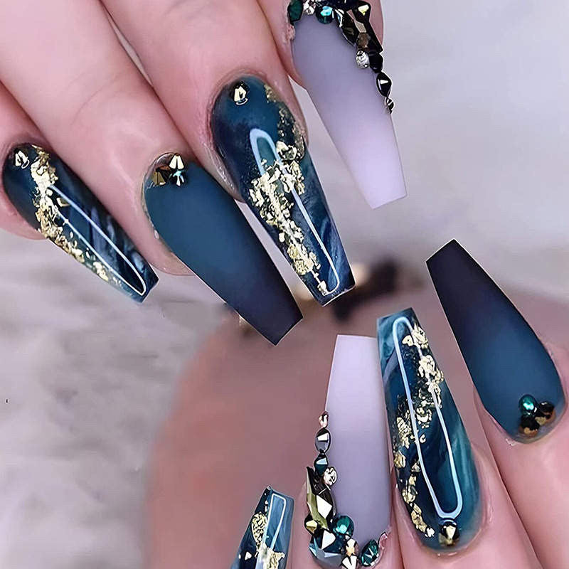 Set de 24 faux ongles prêt à poser avec accessoires